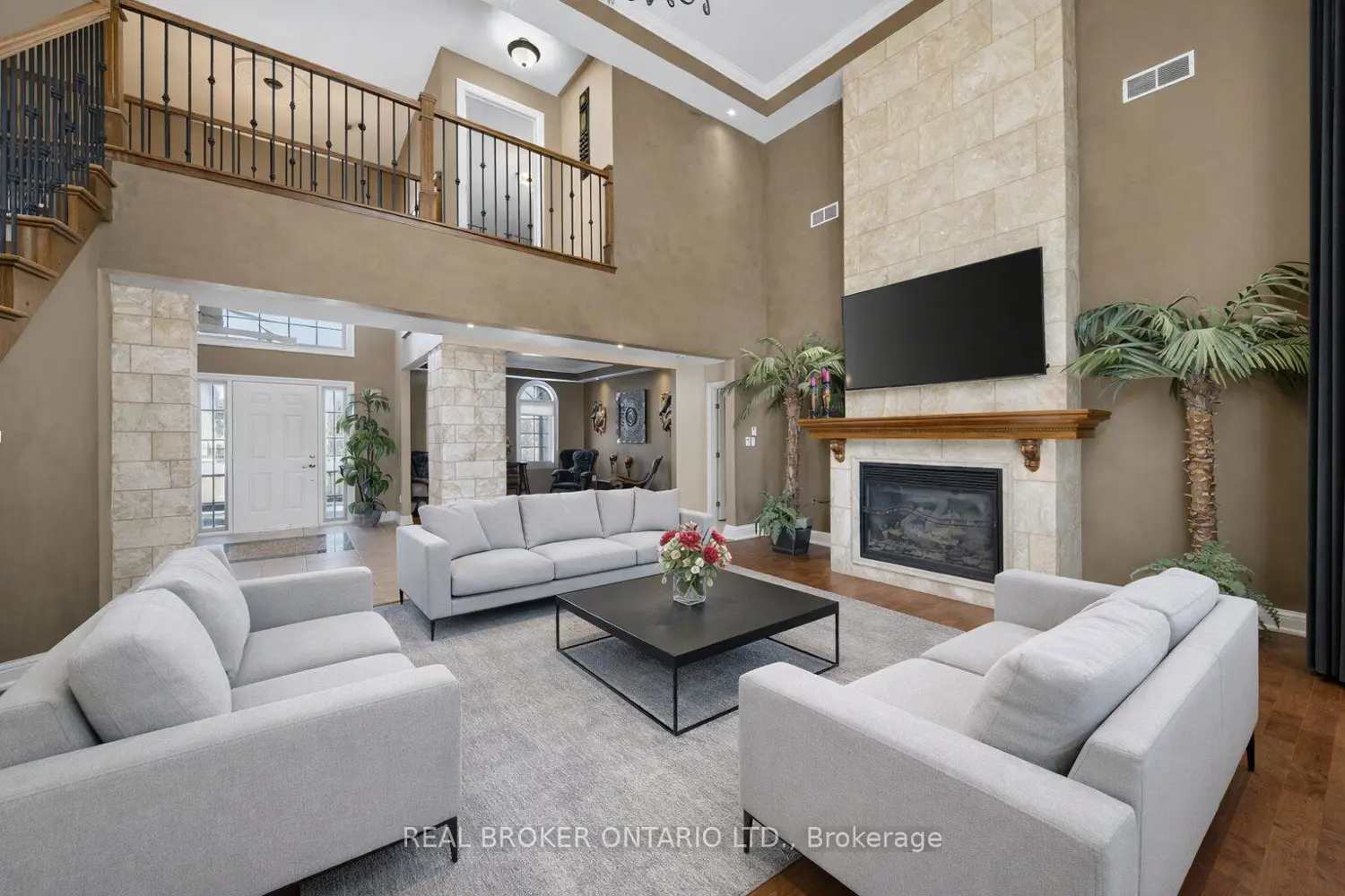 2600 Maple Street photo 3