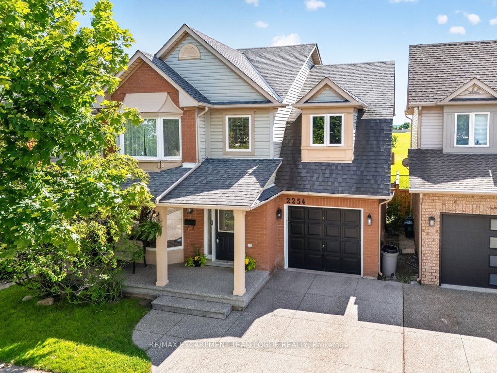 2254 Pathfinder Drive, Burlington, ON, L7L 6L6