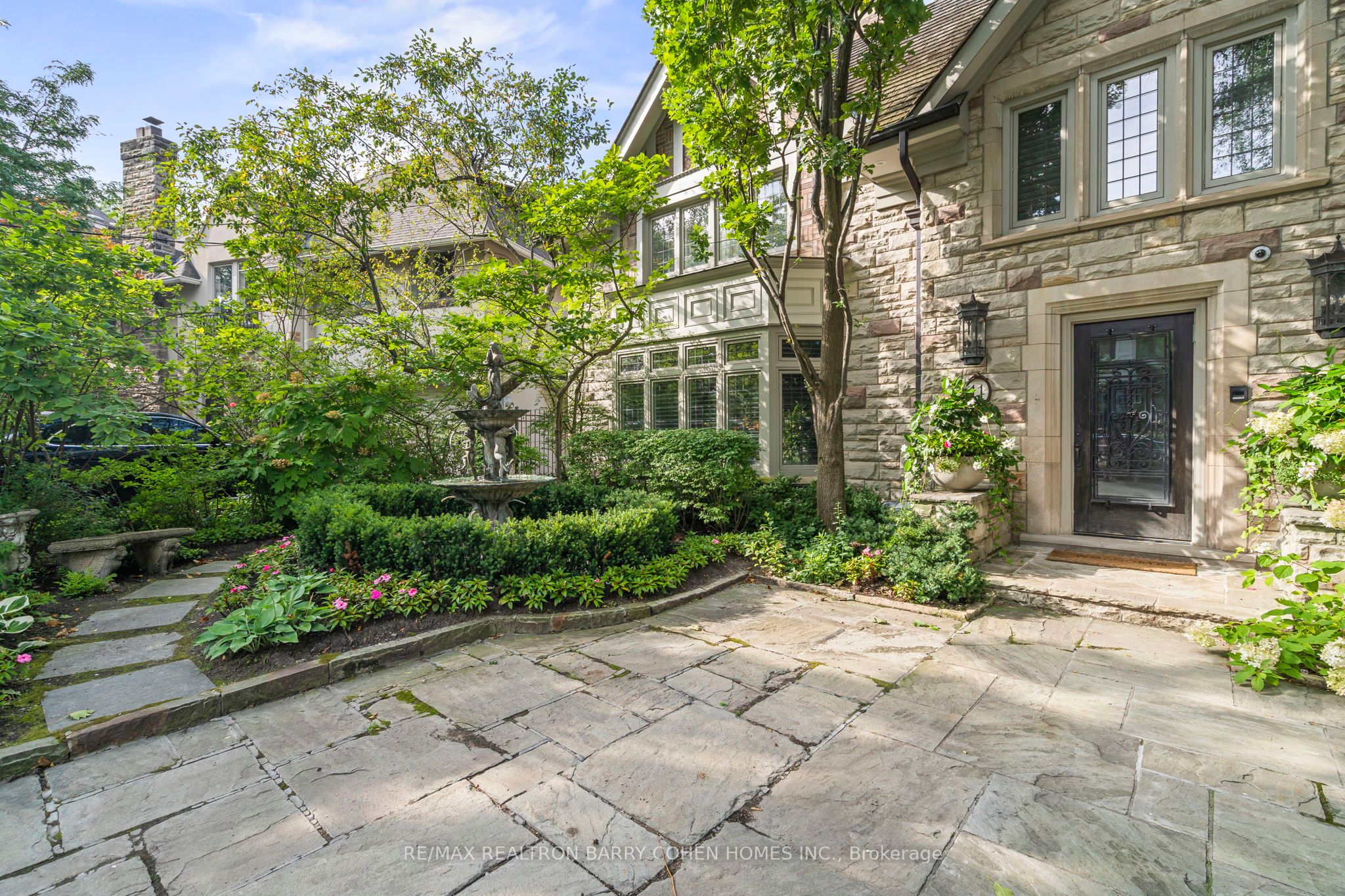 11 Ormsby Crescent, Toronto, ON, M5P 2V2 photo 2