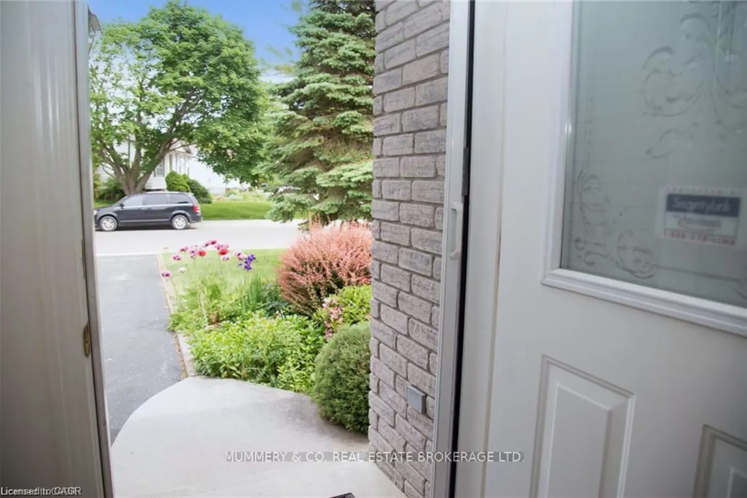 630 Greenock Street photo 2