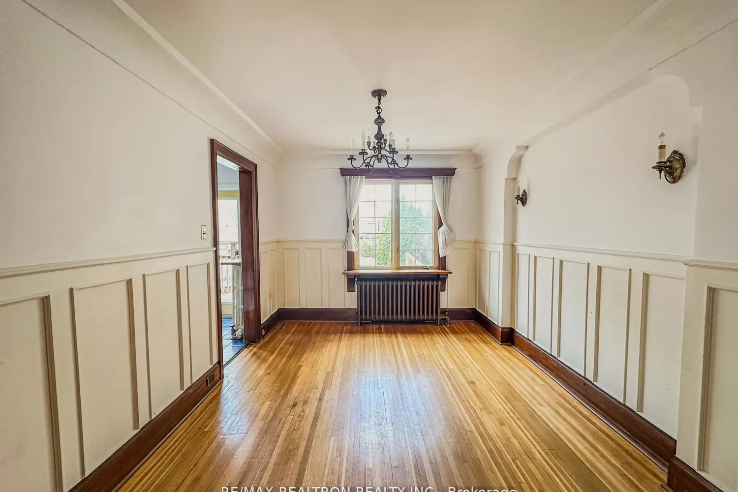 372 St Germain Avenue photo 4