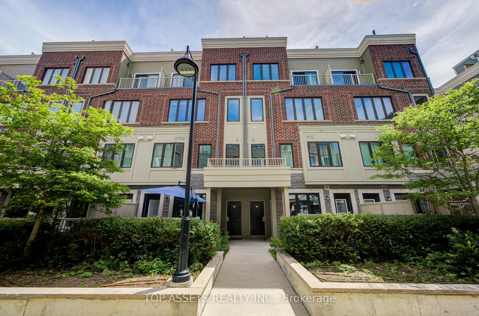 14-85 Eastwood Park Gardens, Toronto, ON, M8W 0B2