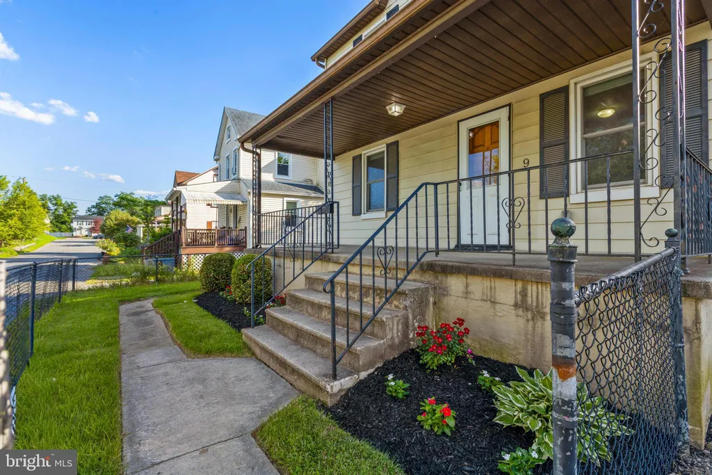9 Rognel Ave, Baltimore, MD 21228 photo 3
