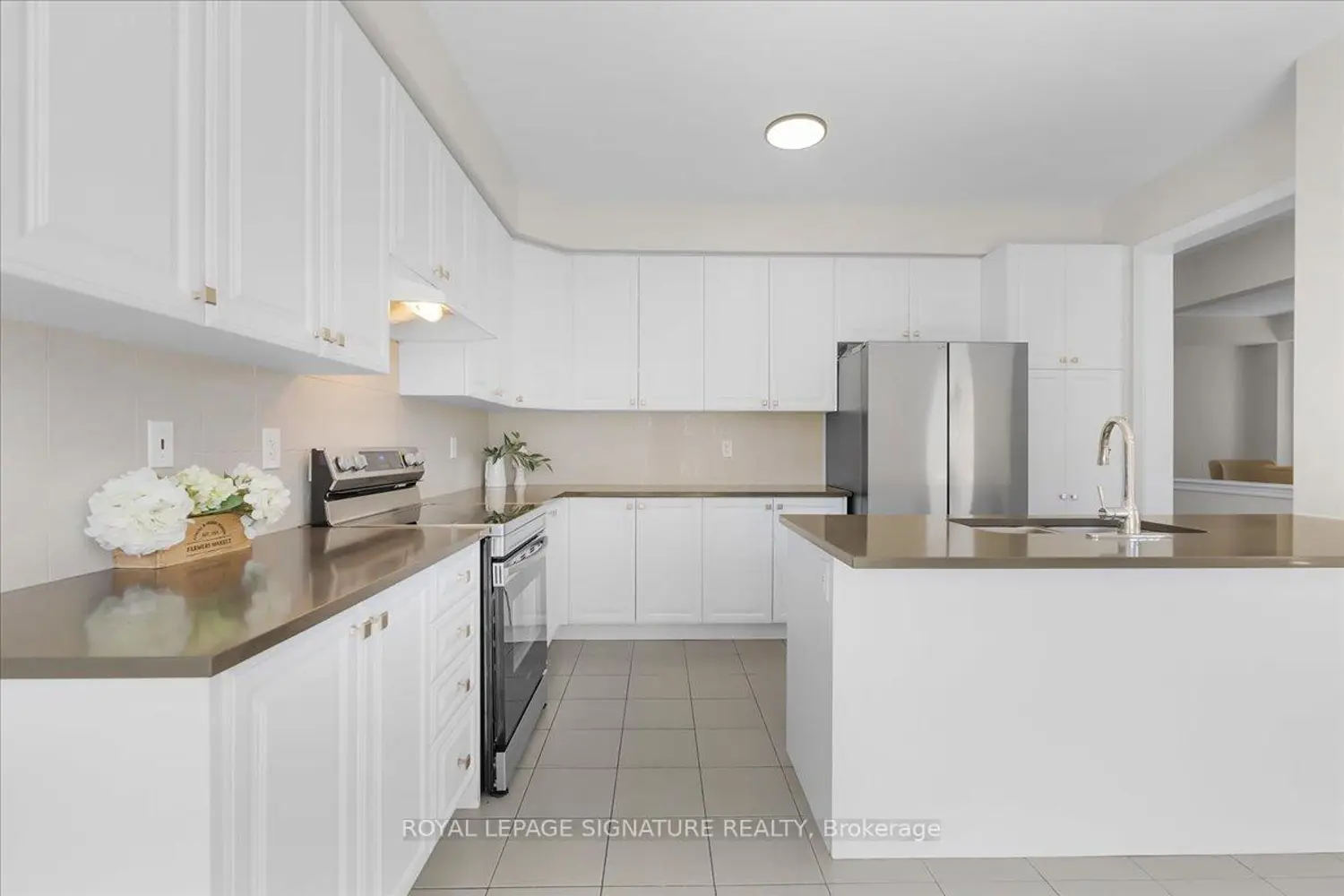 635 Lemay Grove photo 2