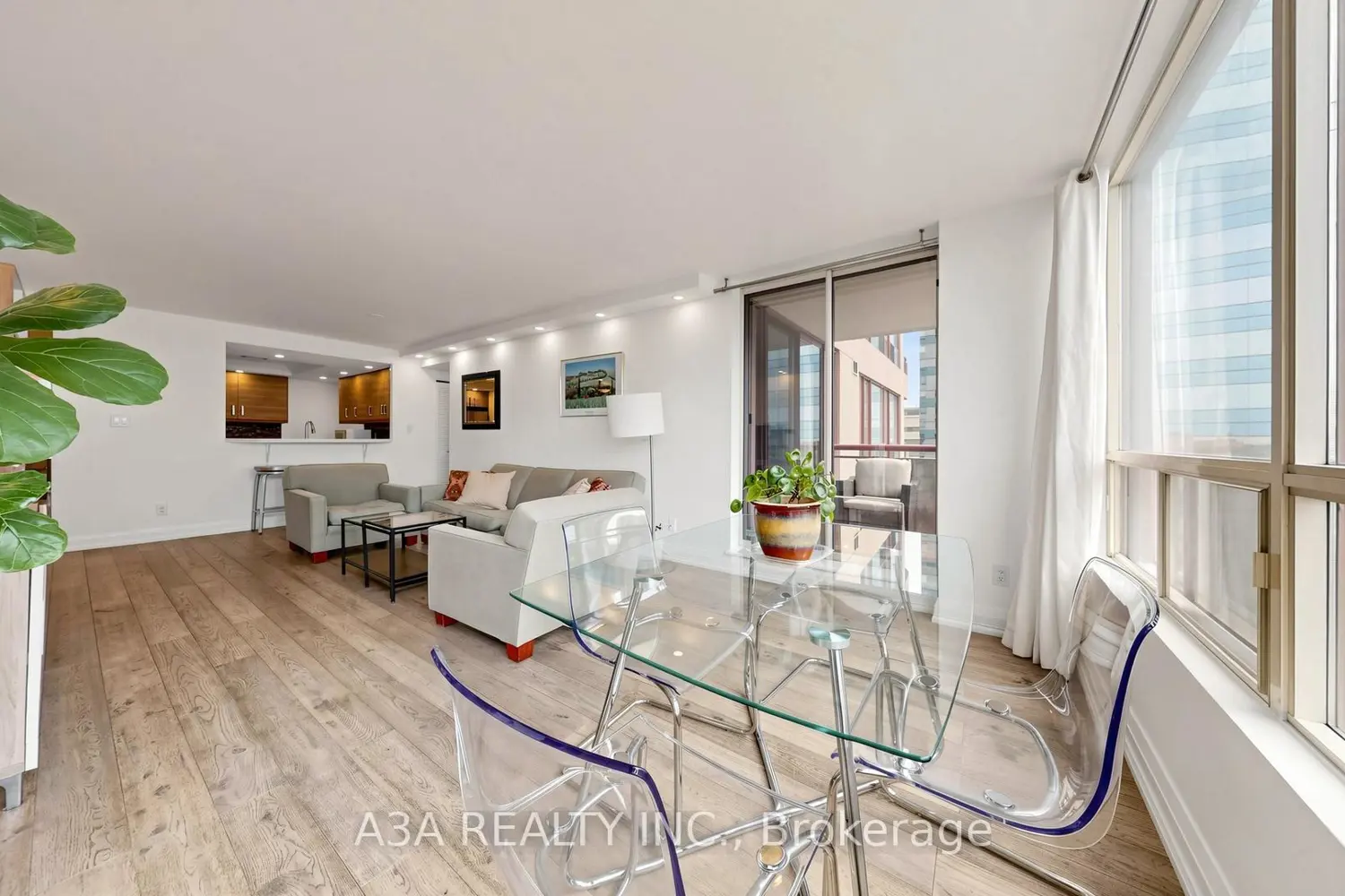 5765 Yonge Street 905