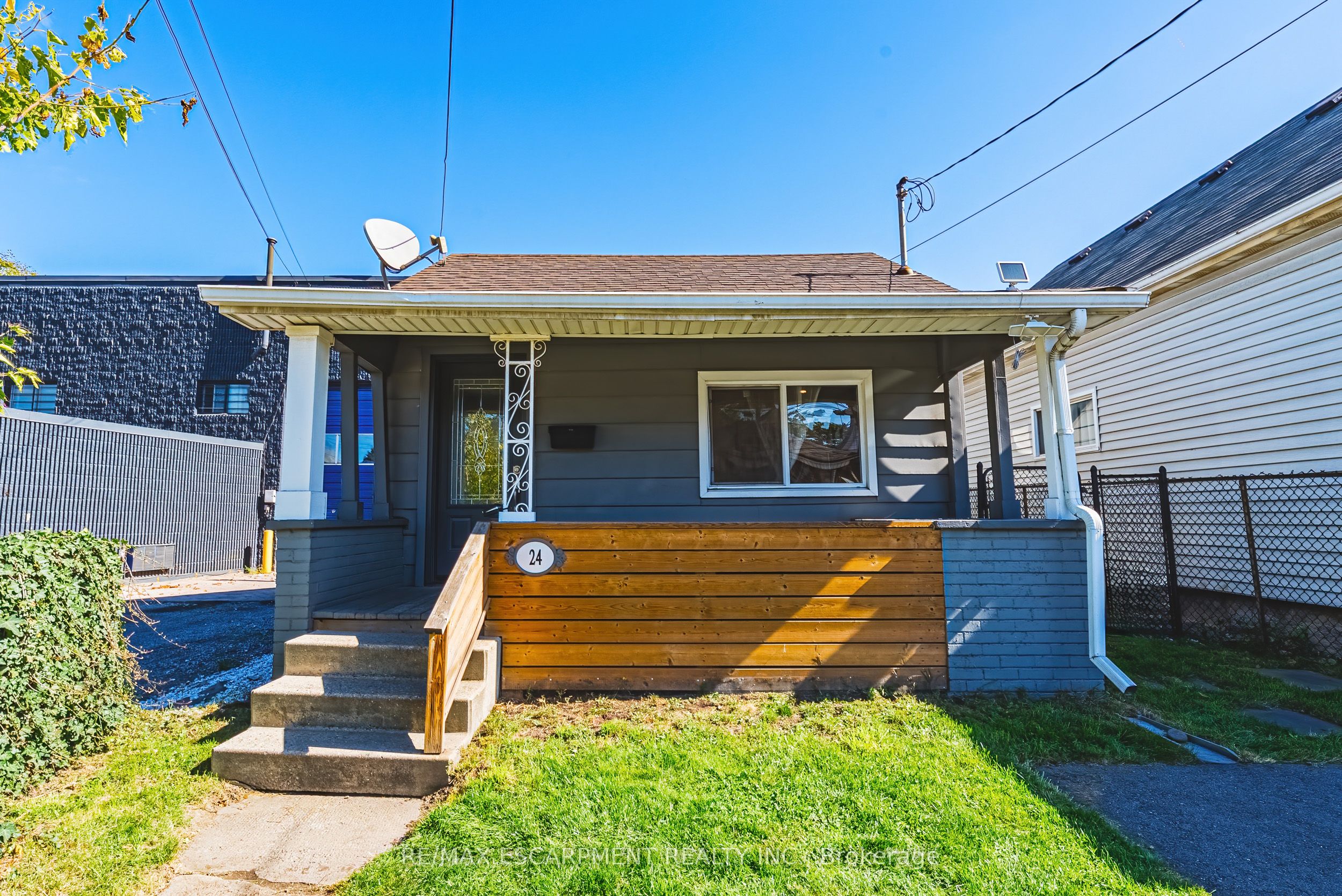 24 Rowanwood Street, Hamilton, ON, L8L 7H3