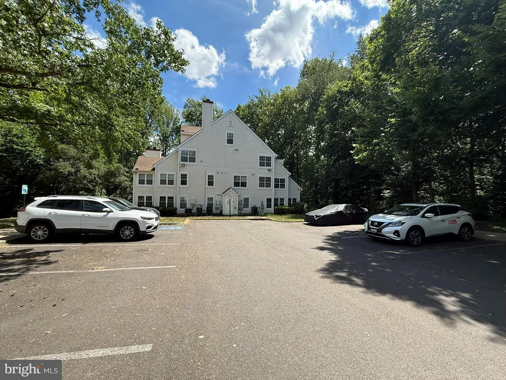 916 Westhaven Drive Unit 11-301, Bowie, MD 20721