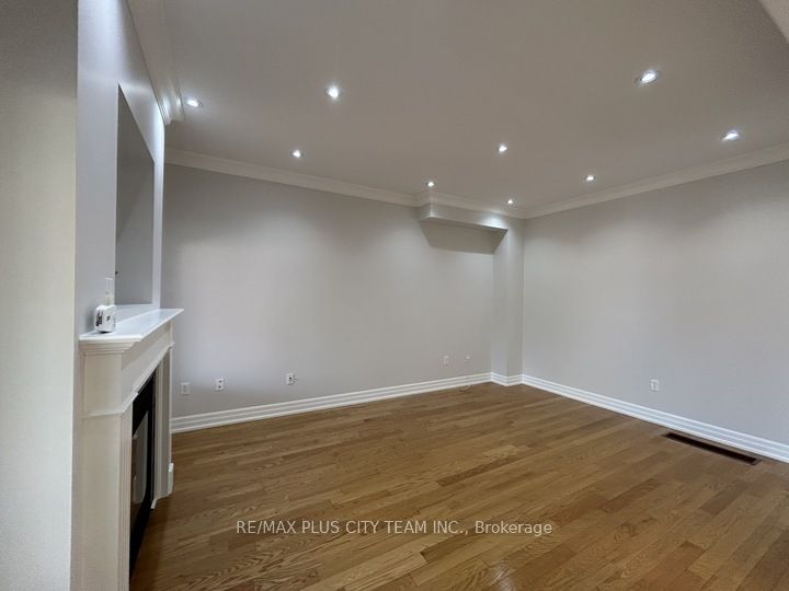 59 Trish Drive, Richmond Hill, ON, L4E 5C4 photo 3