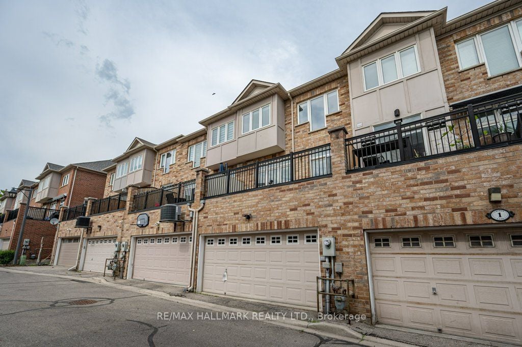 3 Chimes Lane, Toronto, ON, M8Y 4H8