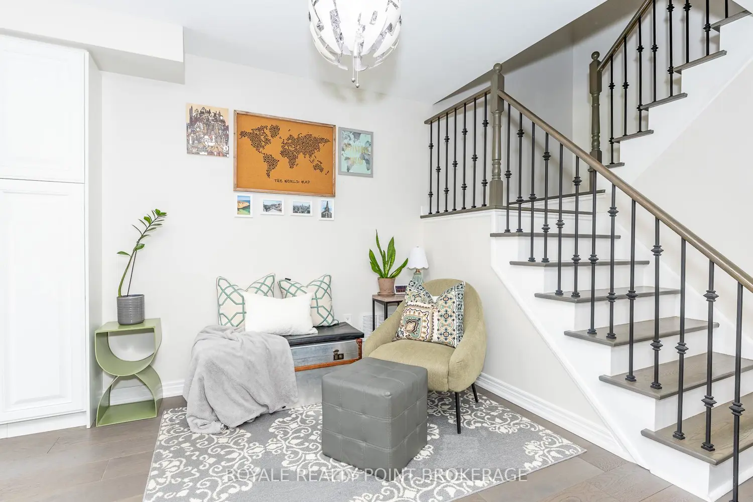 145 Chayna Crescent photo 5