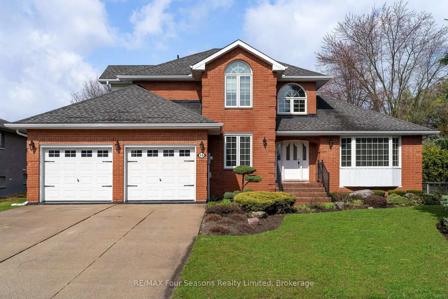 16 Carmichael Crescent