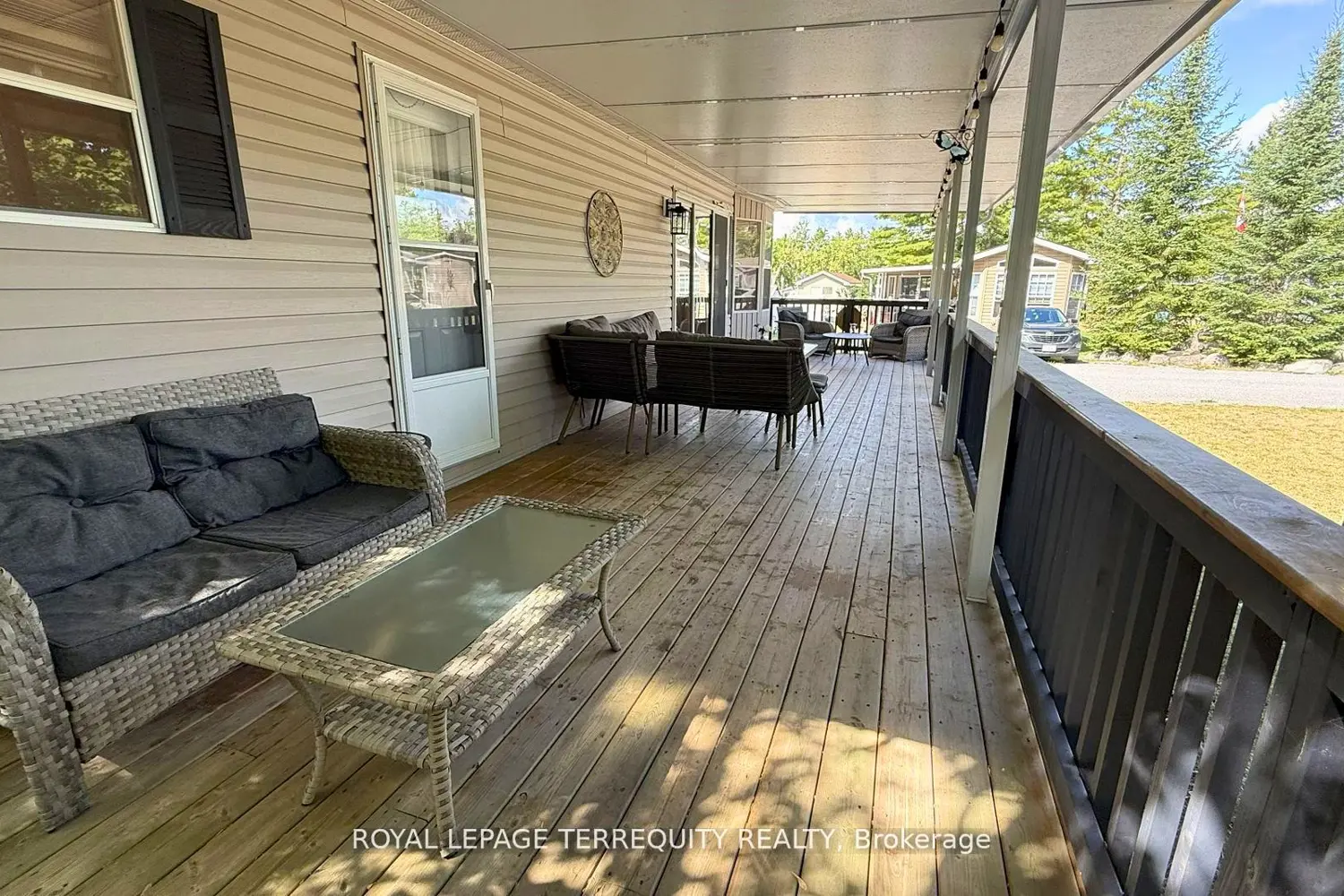 328 Rockview photo 3