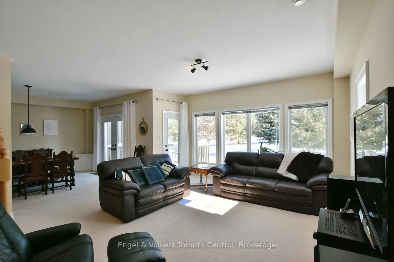 47 Meadowbrook Lane photo 4