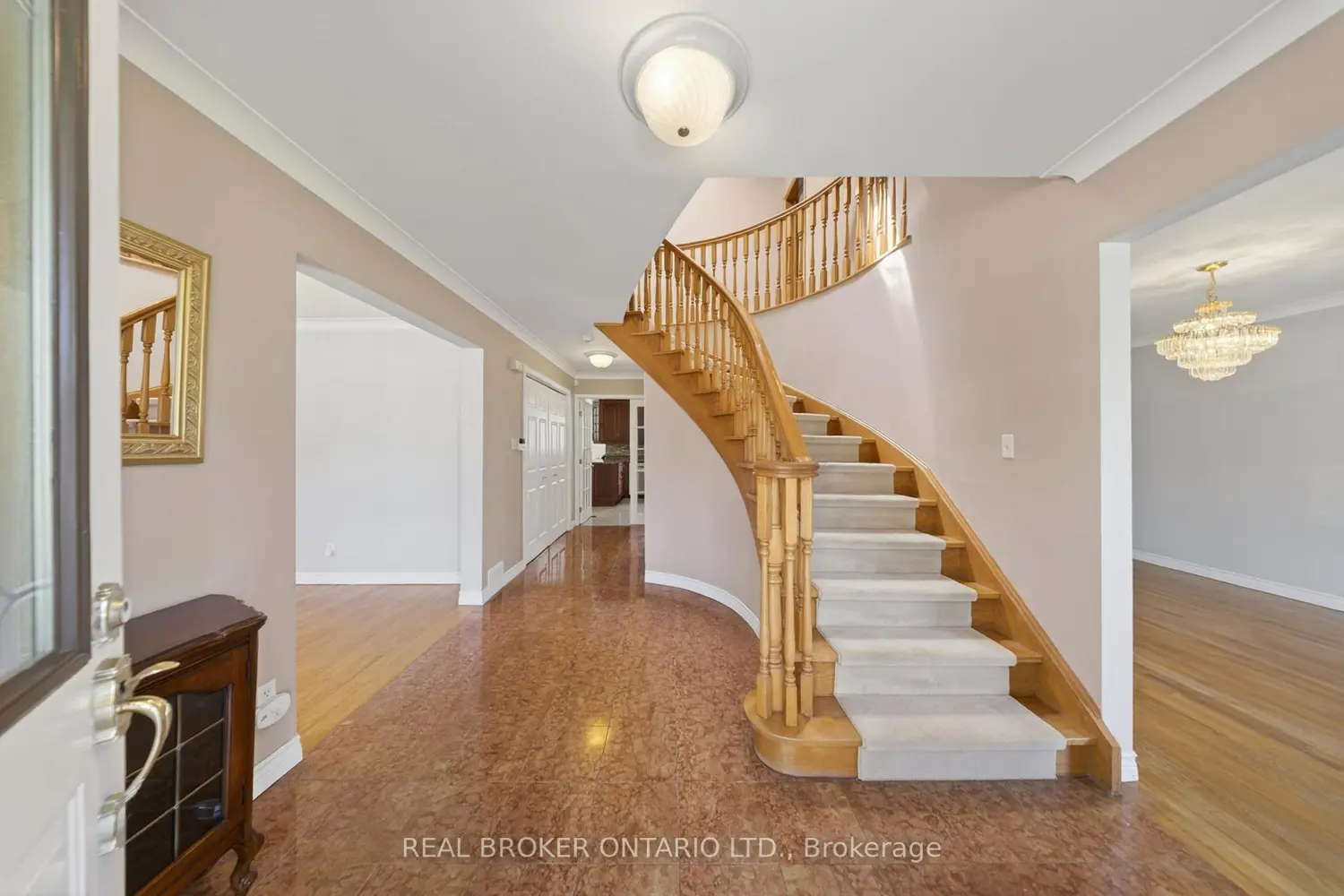 402 Maki Avenue photo 4