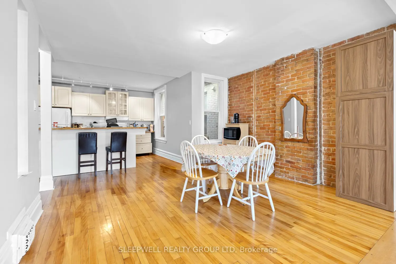 389 Daly Avenue photo 2