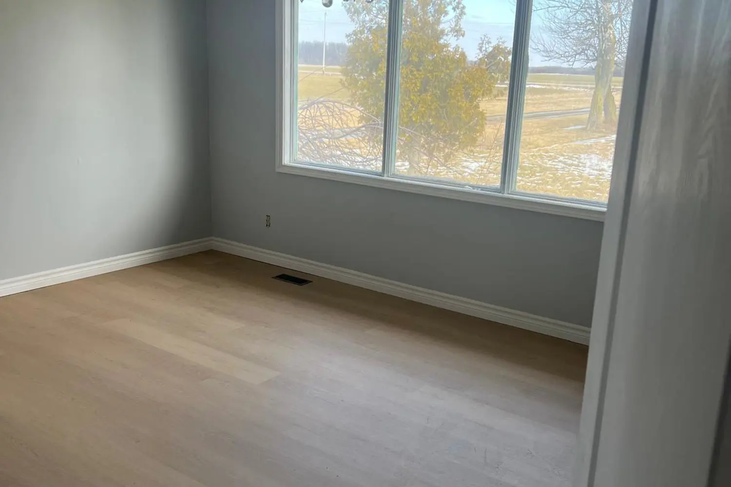 1065 Cheapside Road photo 3