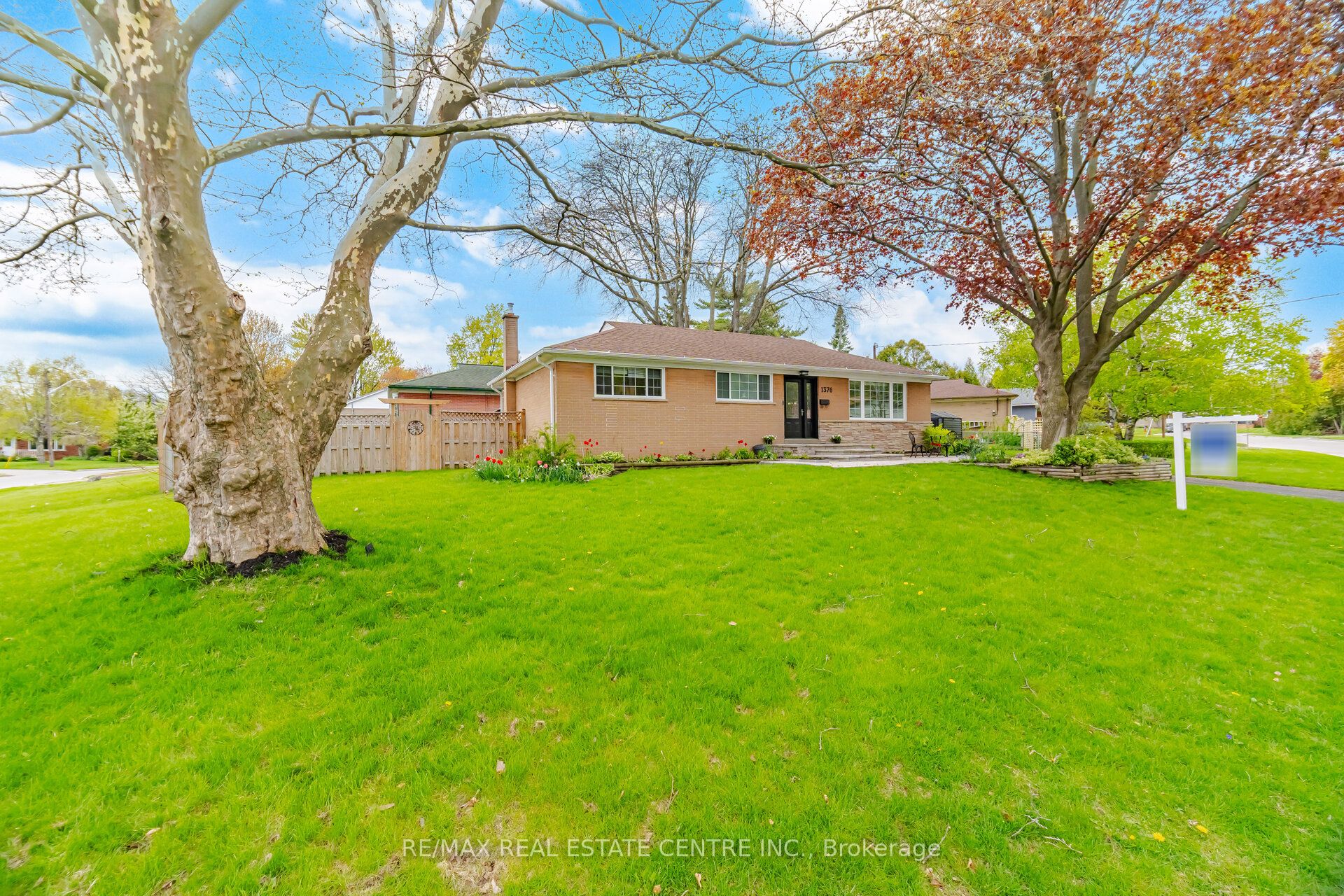 1376 Royal Drive, Burlington, ON, L7P 2G9