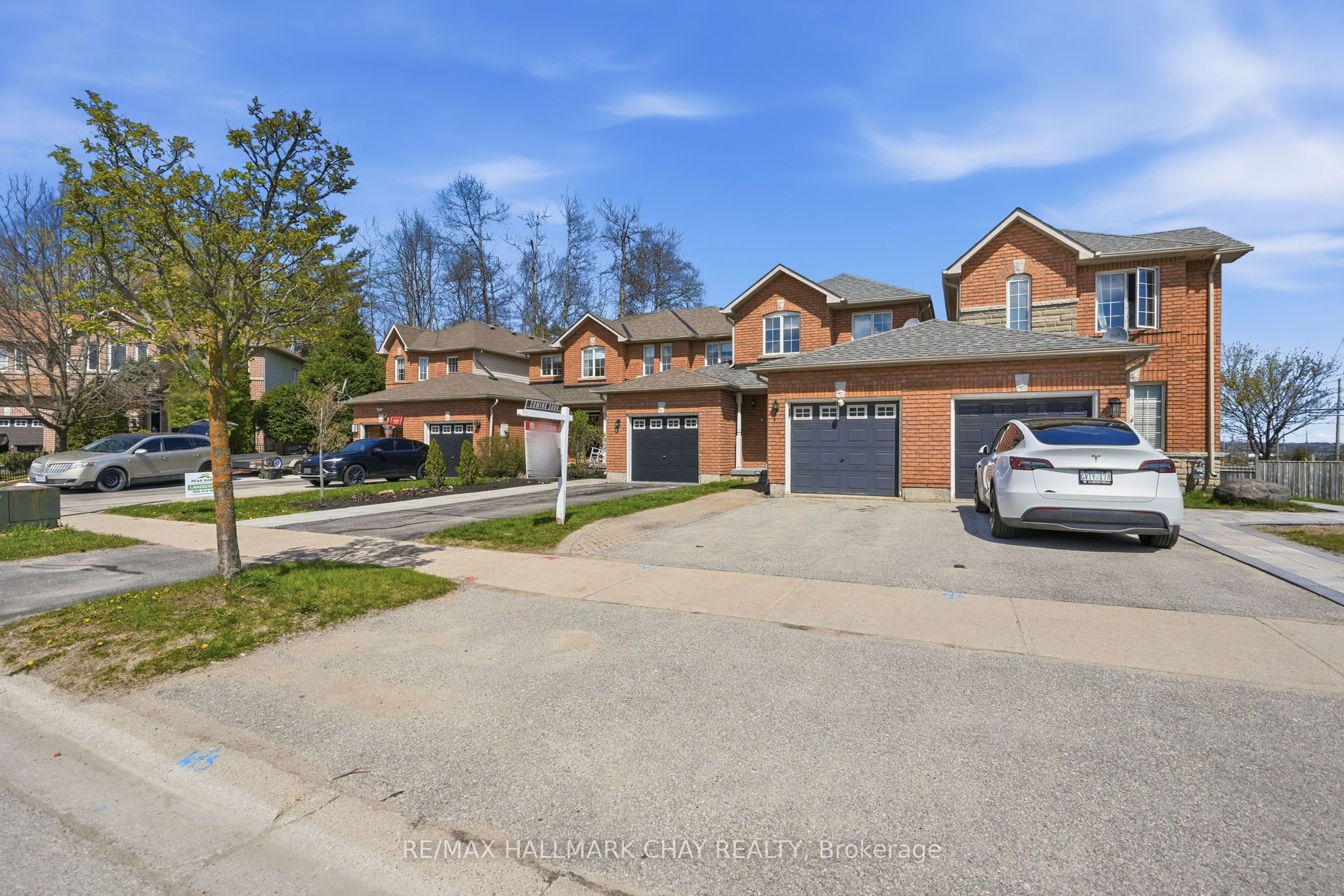 4 Hawthorne Crescent, Barrie, ON, L4N 8K1 photo 2