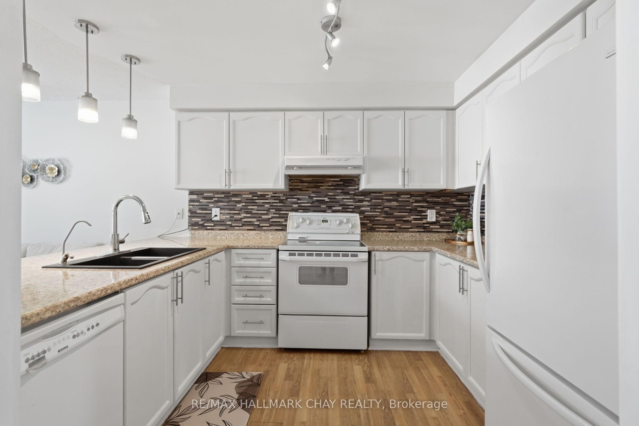 4 Hawthorne Crescent, Barrie, ON, L4N 8K1 photo 4