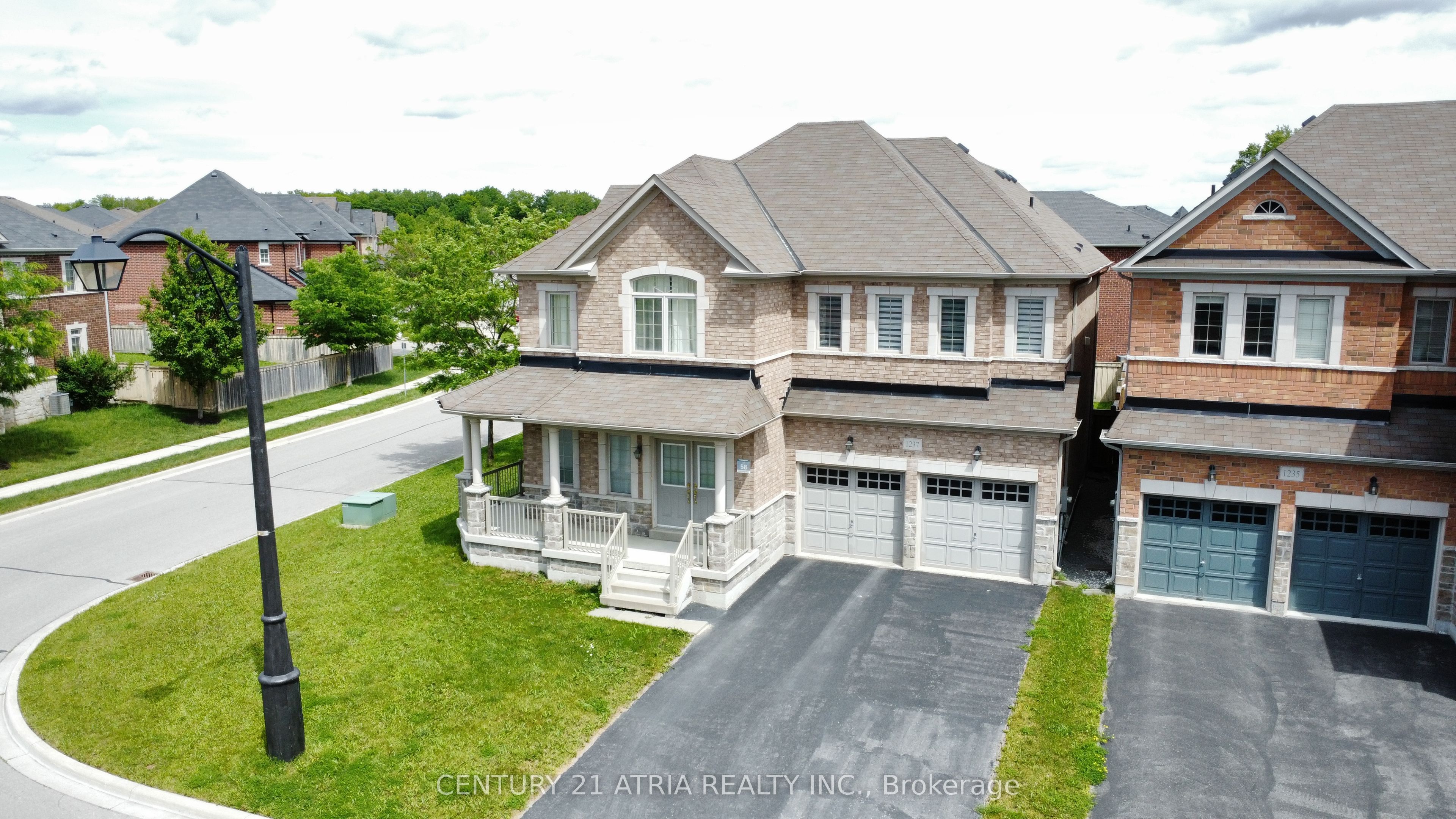 1237 Atkins Drive, Newmarket, ON, L3X 0C8