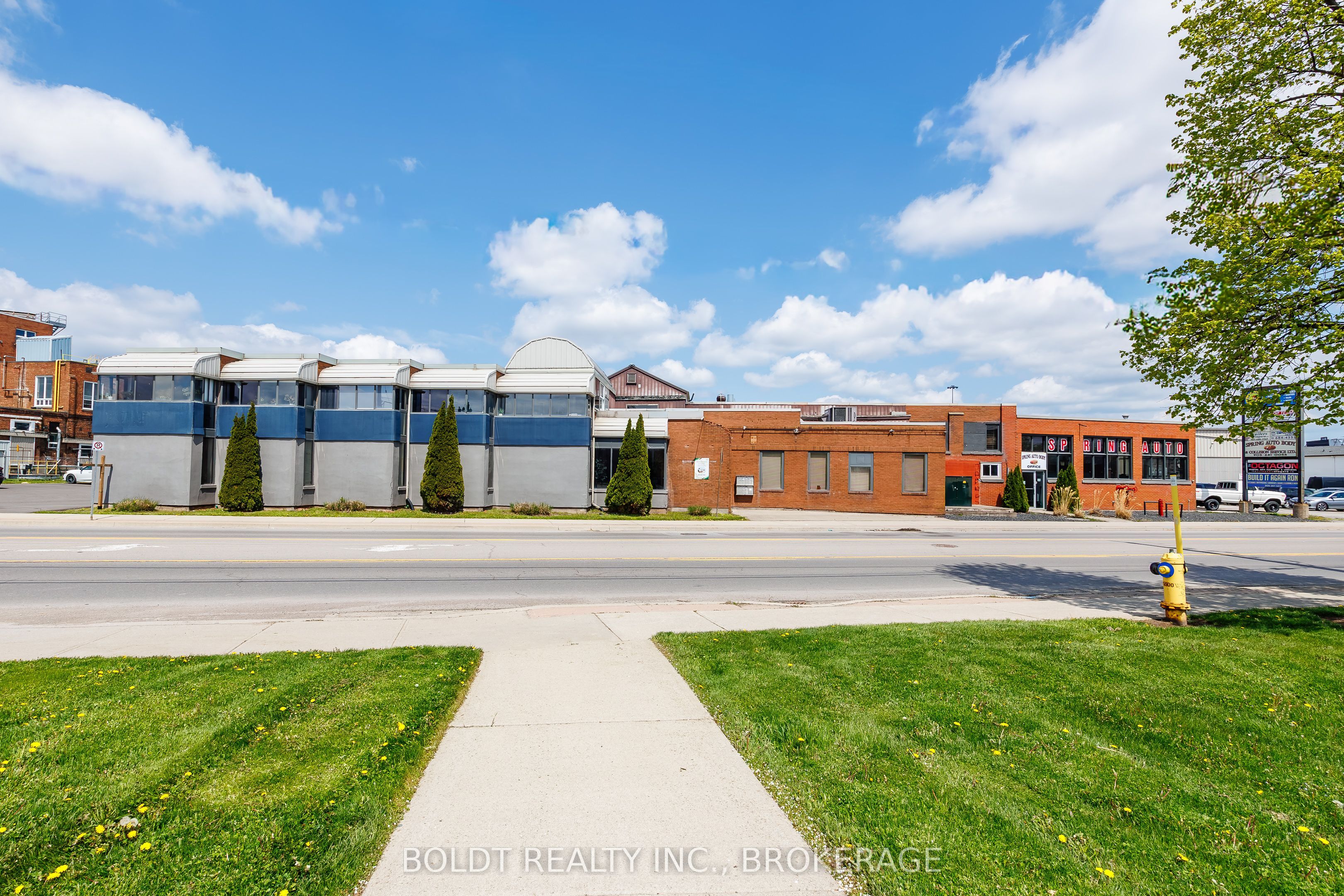 120-325 Welland Avenue, St. Catharines, ON, L2R 2R2