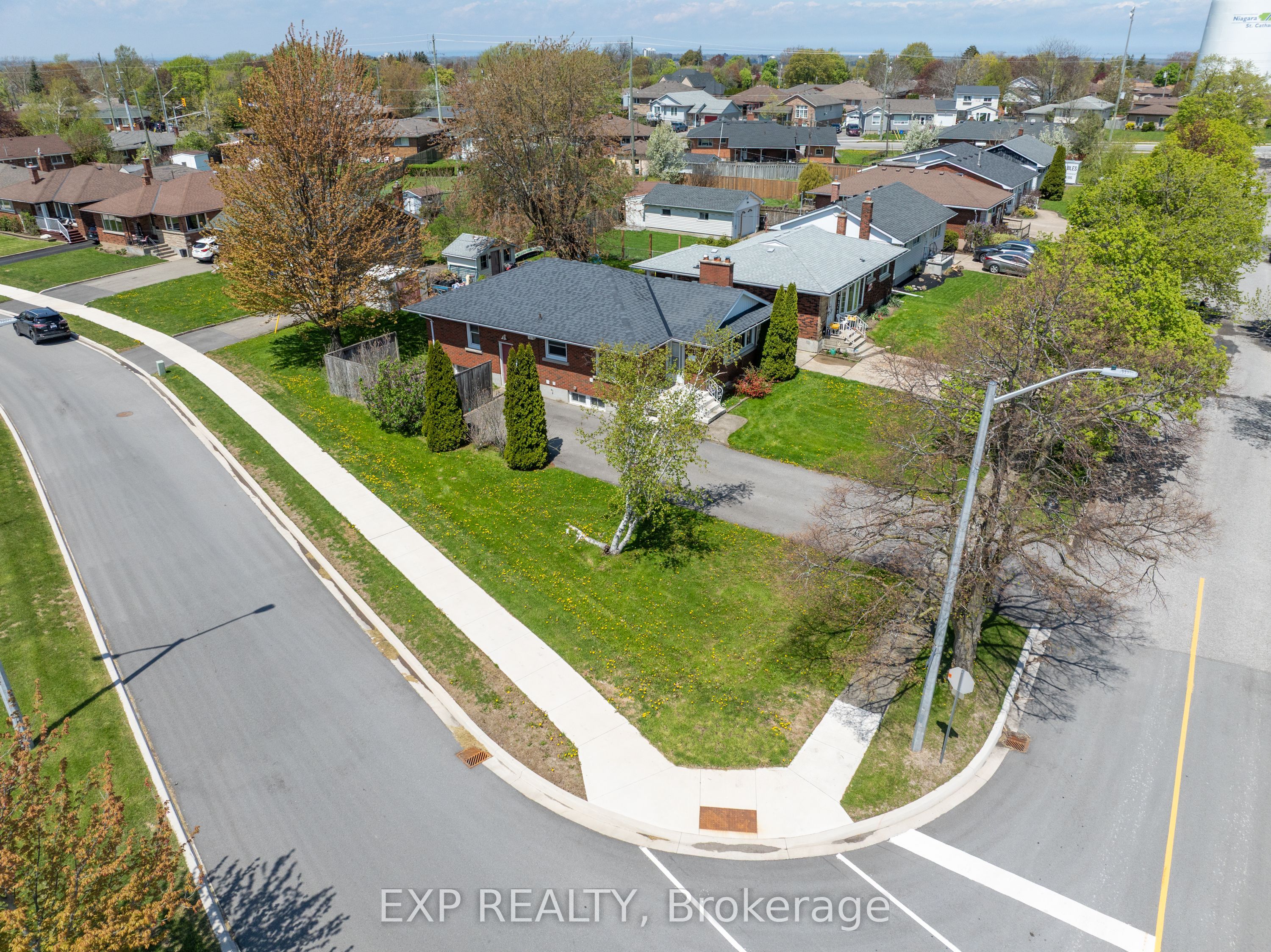 51 Parkdale Drive, Thorold, ON, L2V 2N7 photo 4