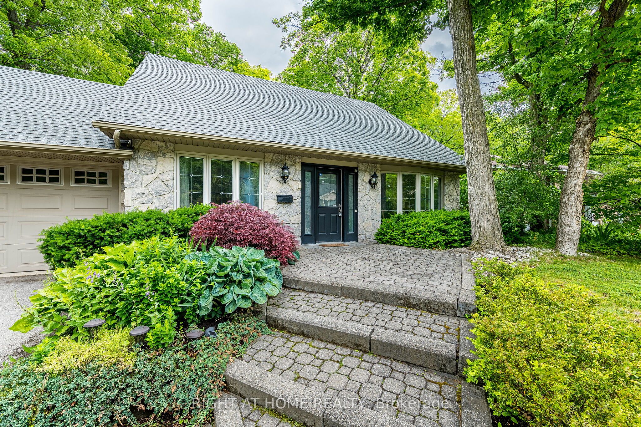 1941 Four Seasons Drive, Burlington, ON, L7P 2Y3