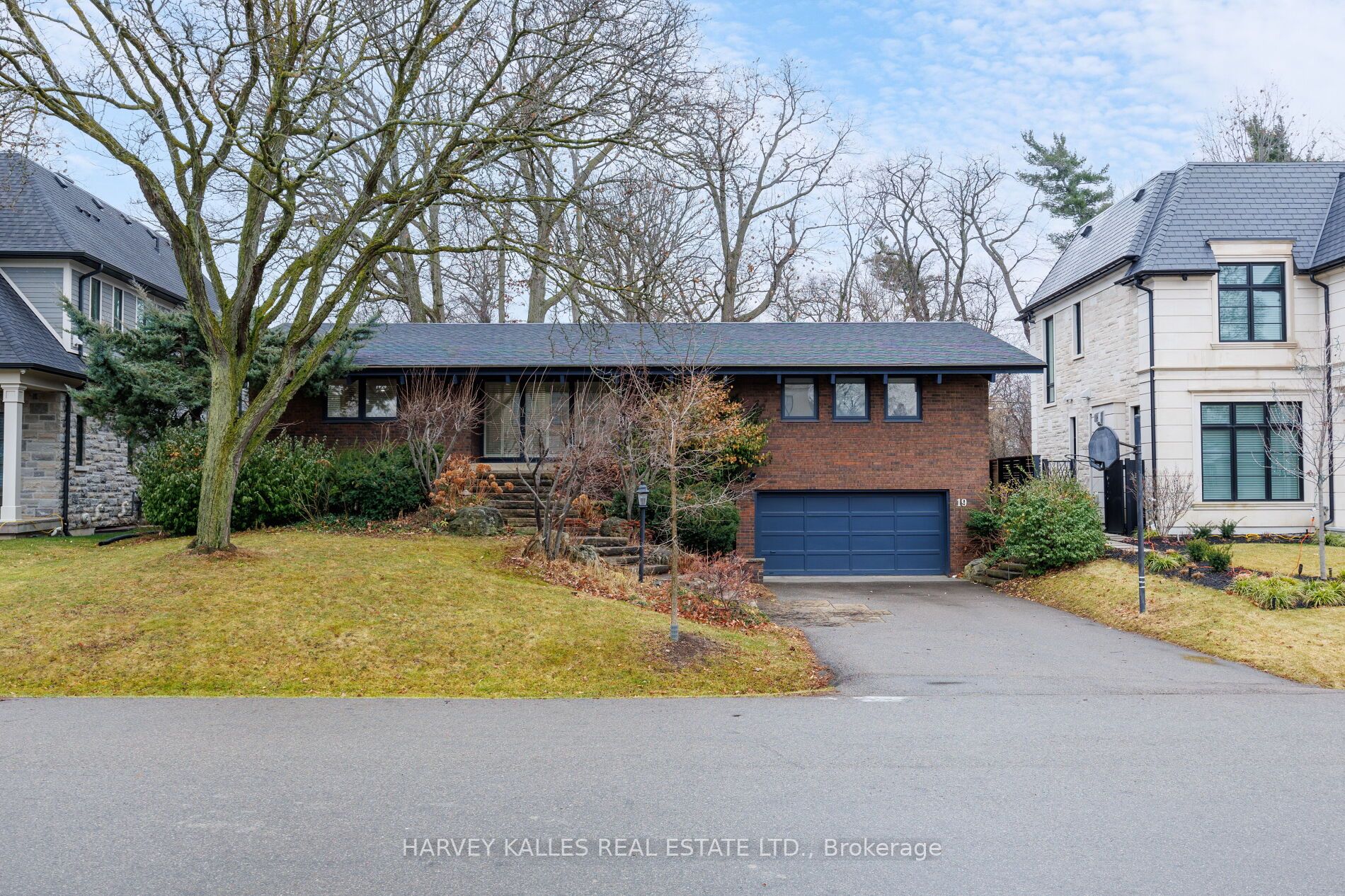 19 Blair Athol Crescent, Toronto, ON, M9A 1X6 photo 2