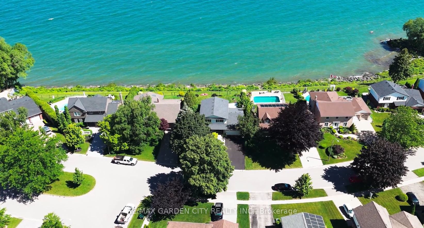 15 Cheval Drive, Grimsby, ON, L3J 1A3