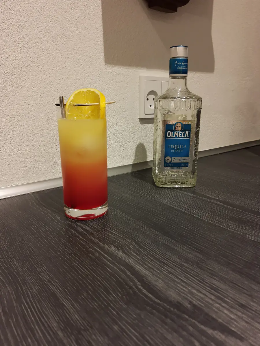 Tequila Sunrise cocktail