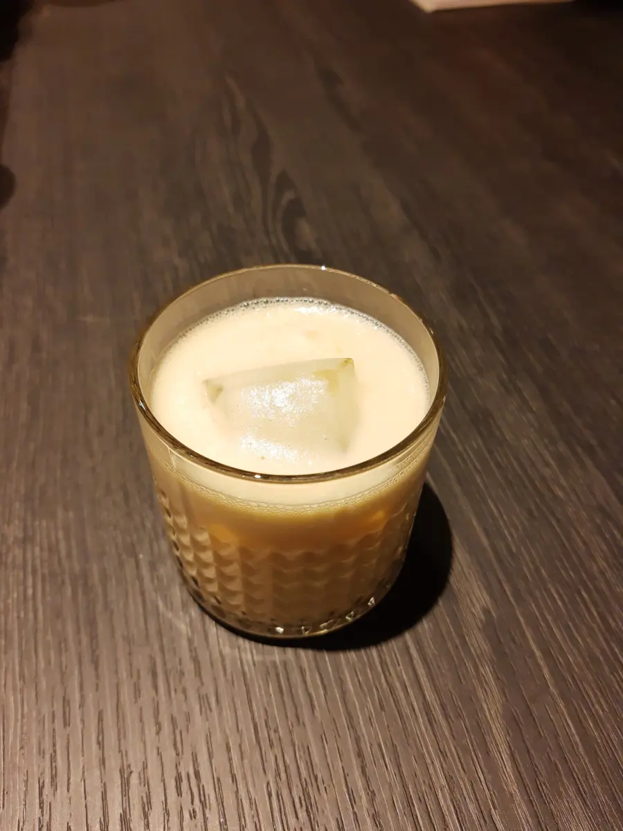 Lækker cremet cocktail, der er en blanding af kaffelikør, flødelikør, amaretto og mælk. Perfekt til dem, der elsker White Russian. 