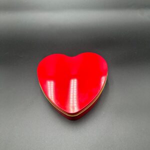 Original Aleppo Soap Gift Set – 2 Handmade Soap Bars in a Heart-Shaped Metal Gift Tin