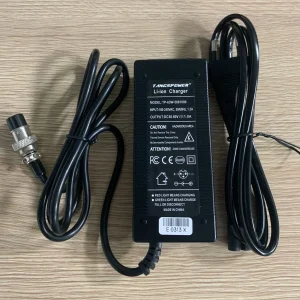 58,8V 1A Li-Ionen-Akkuladegerät Für 14S 52V 51,8V E-Bike- Und E-Scooter-Lithium-Akkupacks Mit GX16 Anschluss
