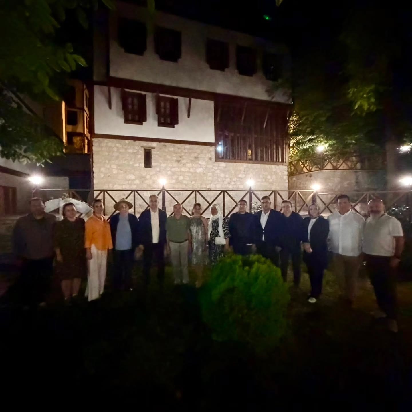 Konak, gece