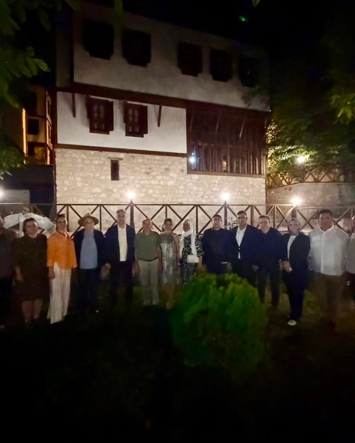 Konak, gece aydınlatmasıyla