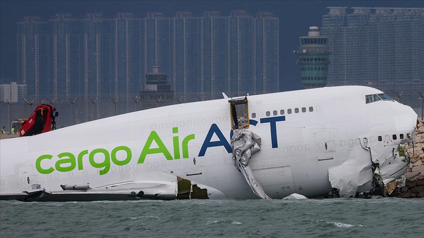Hong Kong Havalimanı’nda Kargo Uçağı Kazası: 2 Kişi Hayatını Kaybetti
