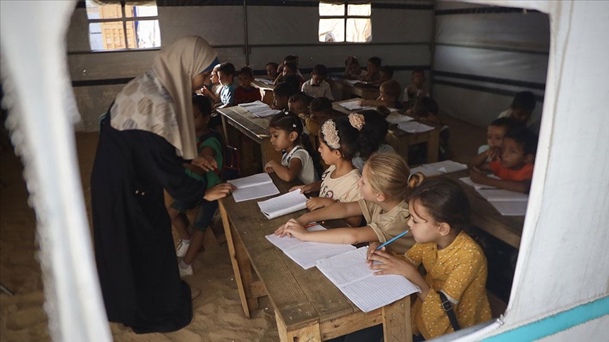 İsrail’in Ekim 2023’ten bu yana Gazze ve Batı Şeria’daki saldırılarında 20 bini aşkın öğrenci ve 1.037 öğretmen hayatını kaybetti