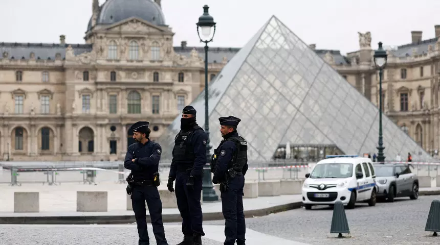 Louvre Müzesi'nde Büyük Soygun: Sadece 7 Dakika Sürdü