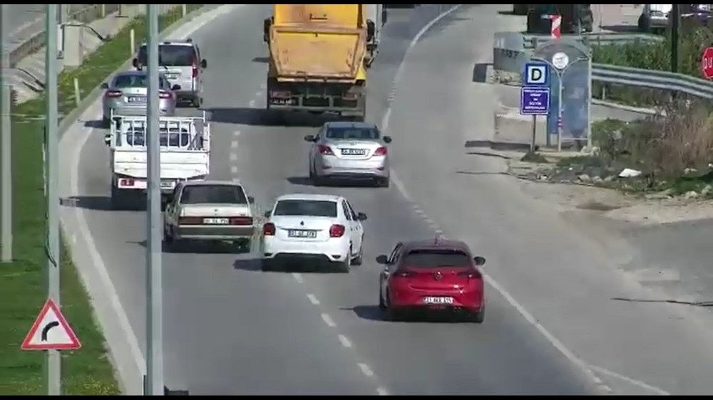 Trafikte Makas Atan Sürücülere Ağır Cezalar Geliyor: Ehliyet ve Araç Men Cezası Yolda