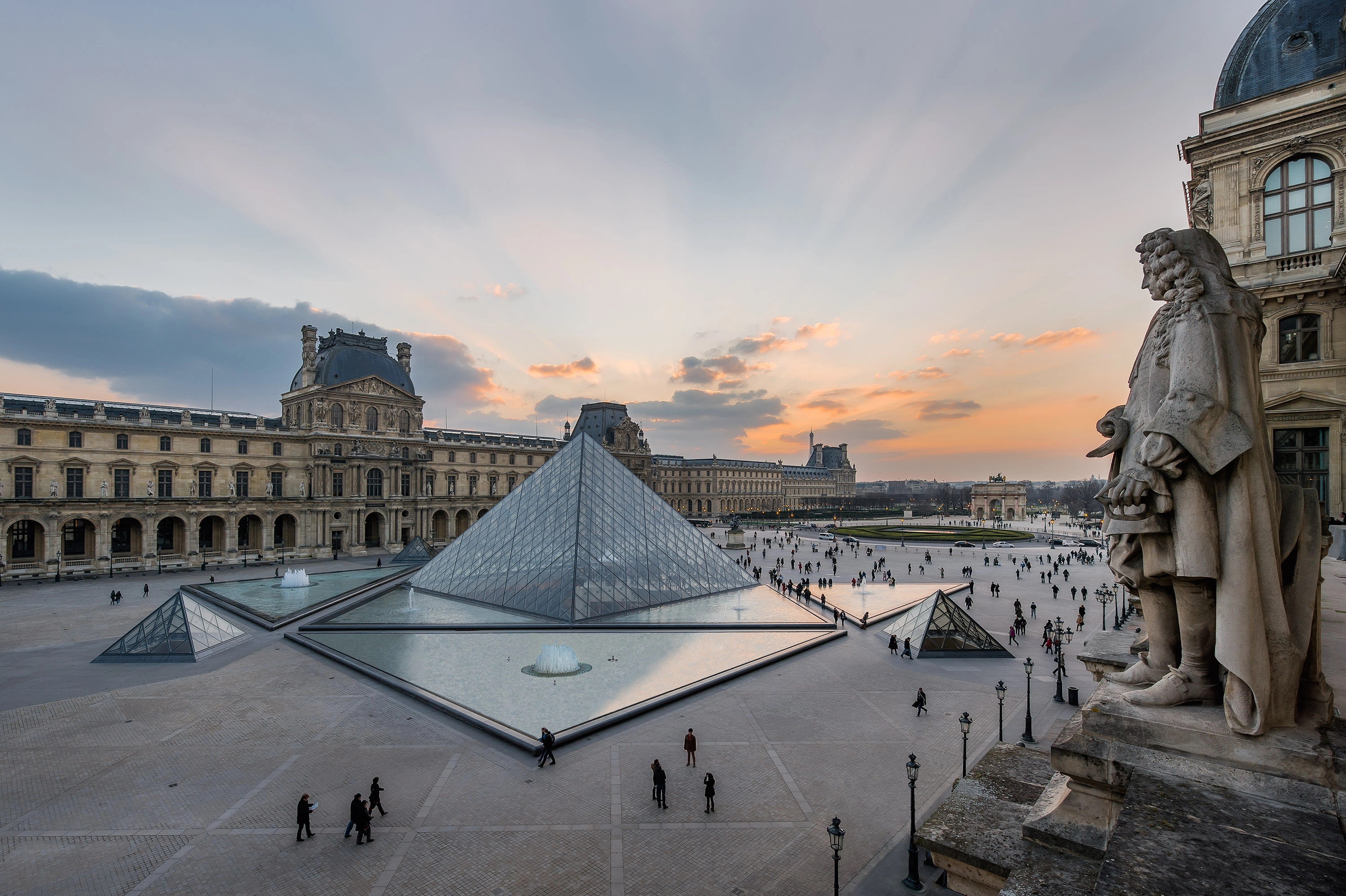 “Başarısız olduk” itirafı: Louvre Müzesi'nin müdürü istifasını sundu