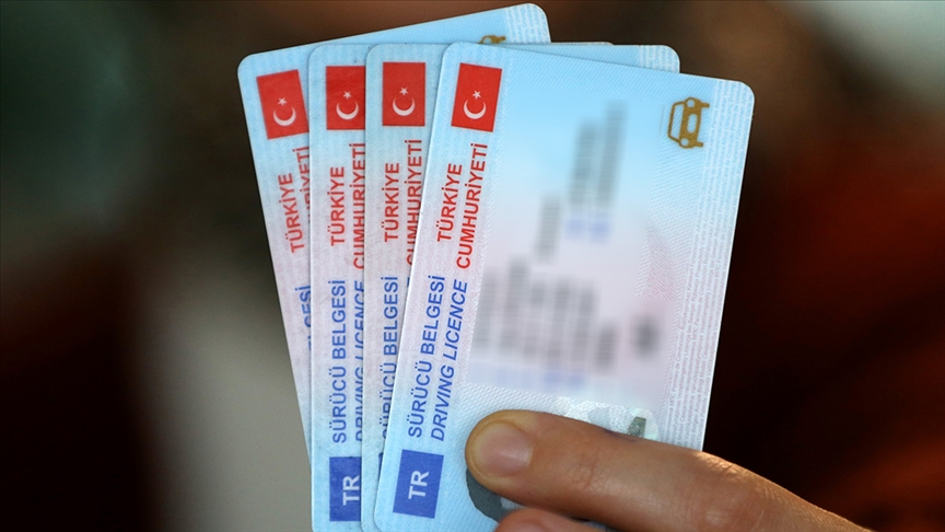 1,9 milyon kişi dikkat! Eski tip ehliyetinizi yenilemek için son hafta