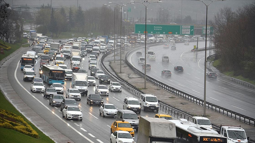 İstanbul'da Trafik Yoğunluğu Yüzde 87’ye Ulaştı: Köprülerde Araçlar İlerlemekte Güçlük Çekiyor
