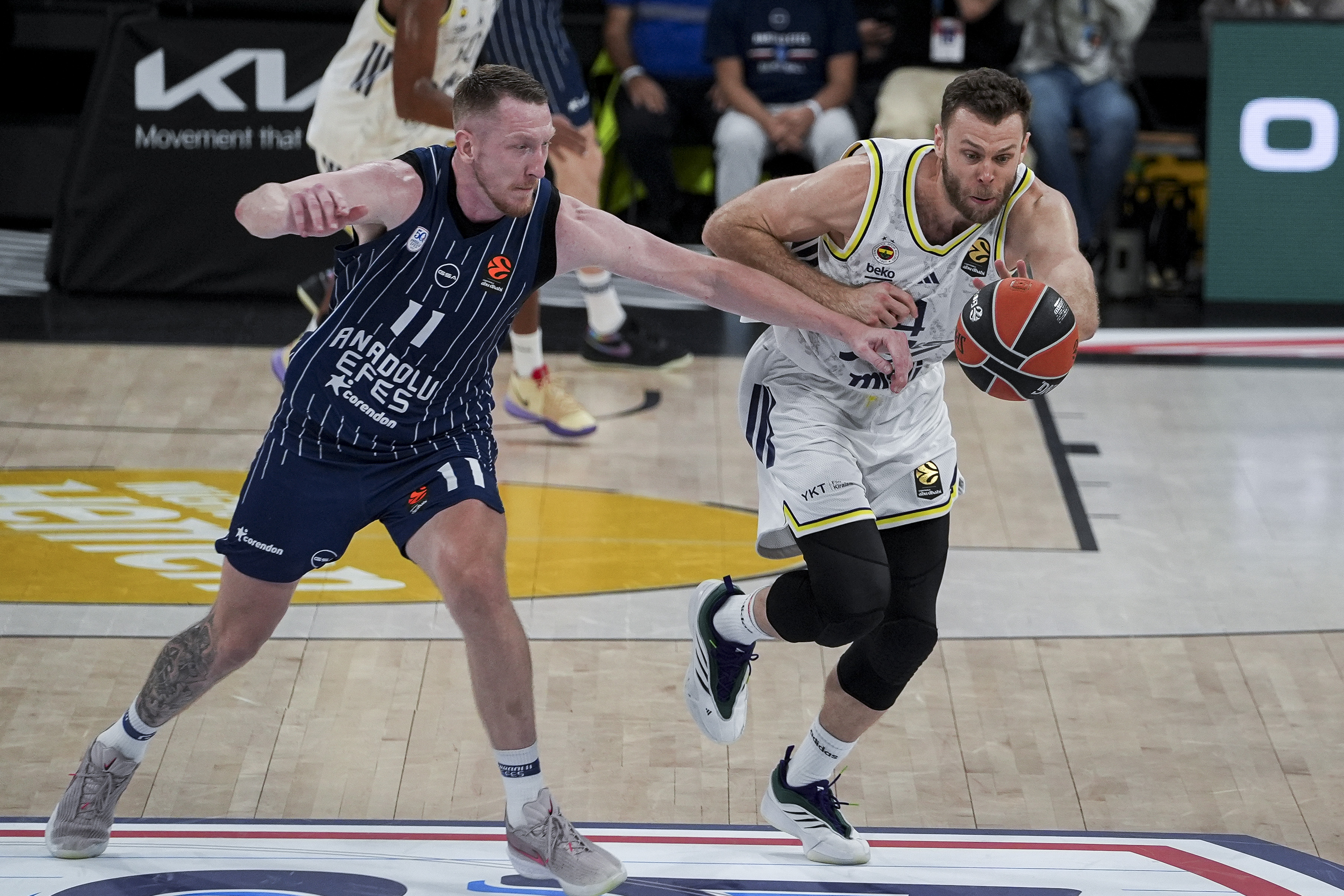 Fenerbahçe Beko Anadolu Efes'i Mağlup Etti
