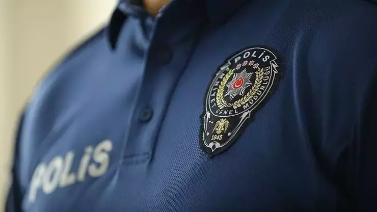 Emniyet Müdürlüğü'nün Bahçe Duvarına Tırmanan Şahıs Polisi Alarma Geçirdi