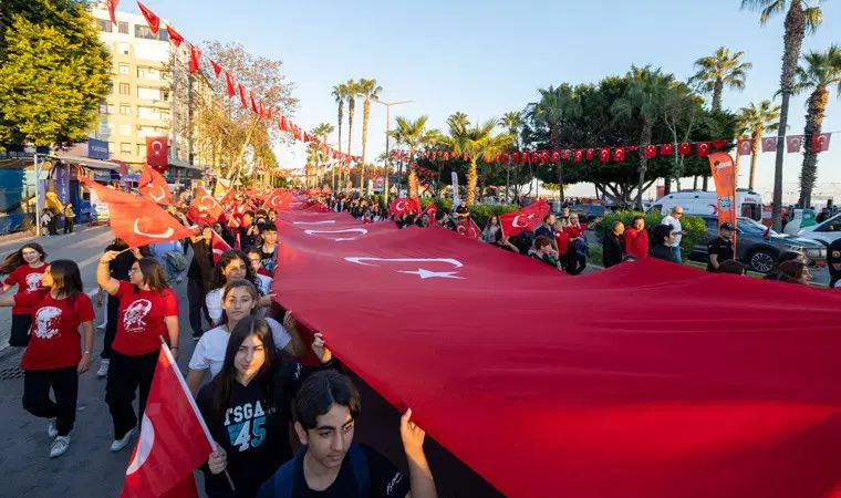 Mersin'de, 29 Ekim Cumhuriyet Bayramı Kutlamaları Kapsamında Yürüyüş Yapıldı