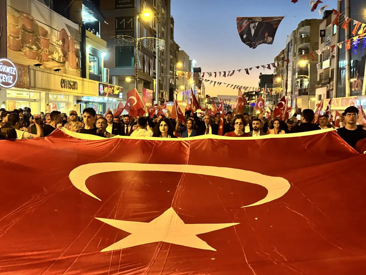Hatay'da Cumhuriyet'in 102. Yıl Dönümü Kapsamında Yürüyüş Düzenlendi