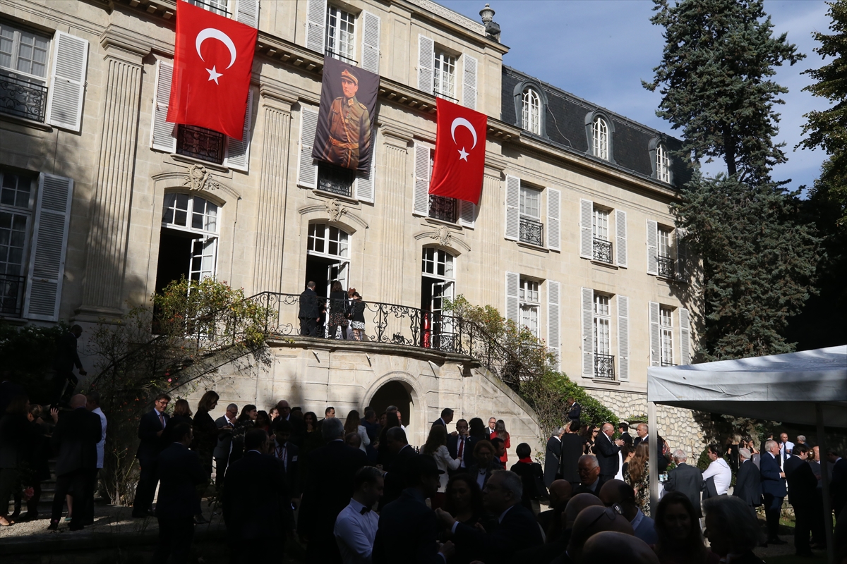 Fransa'da Türkiye'nin Paris Büyükelçiliği'nde 29 Ekim Cumhuriyet Bayramı Kutlandı