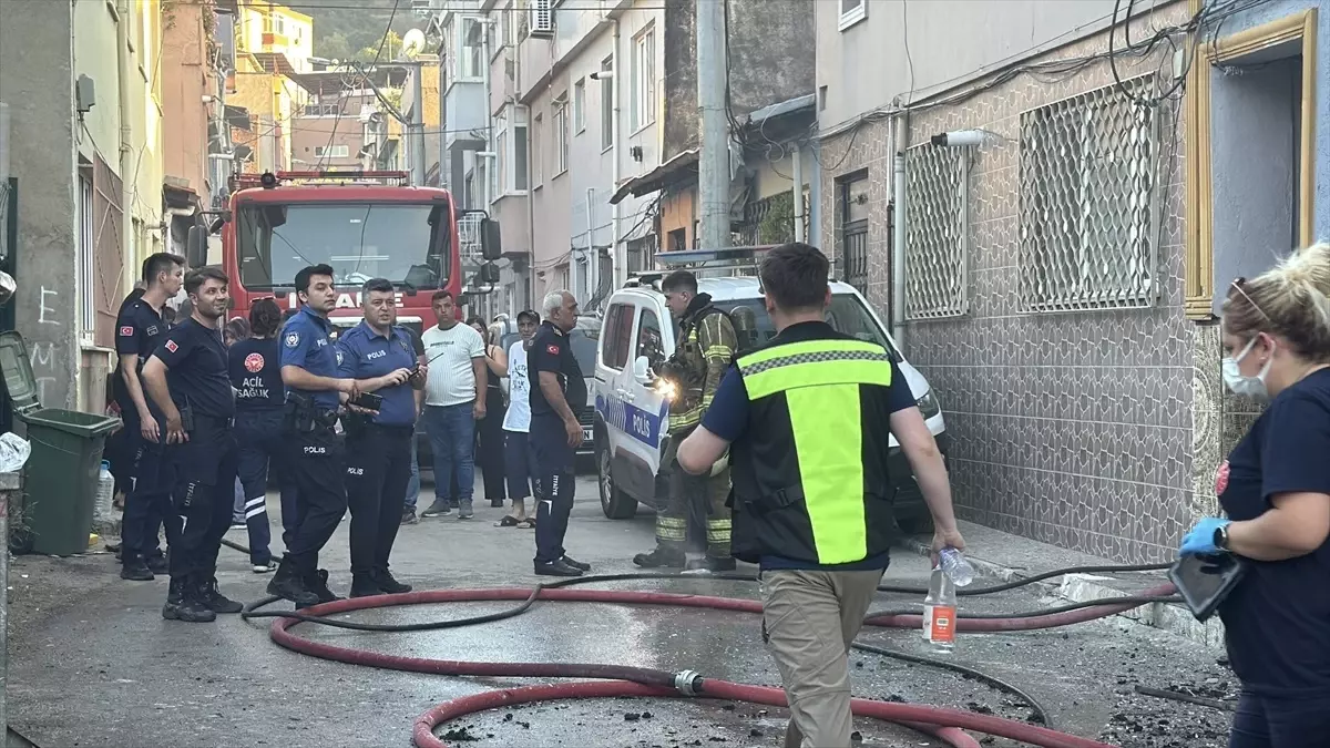 Bursa Mudanya'da Yangın: Yaşlı Çift Dumandan Etkilendi