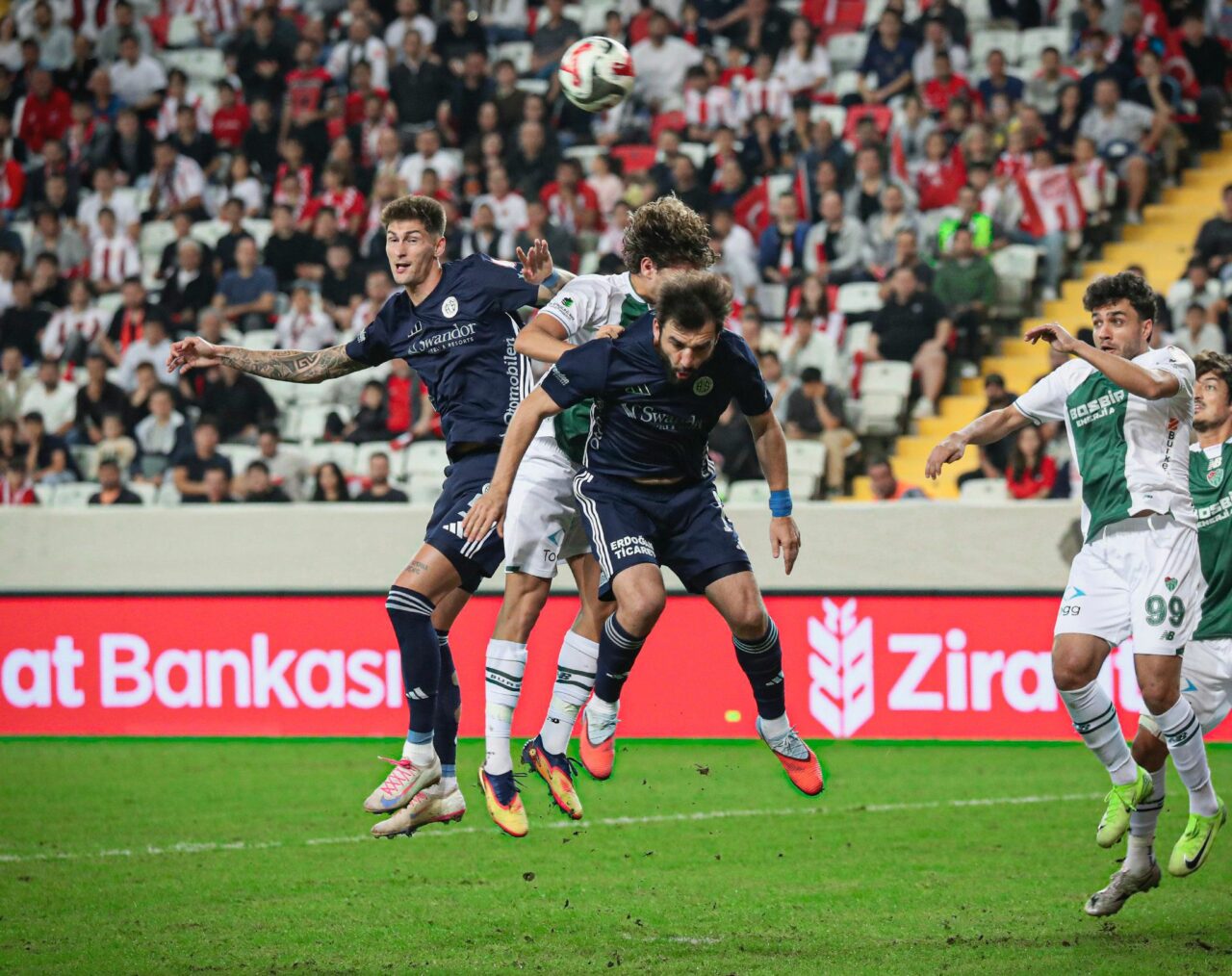 Hesap.com Antalyaspor, Bursaspor'u 3-0 Mağlup Etti