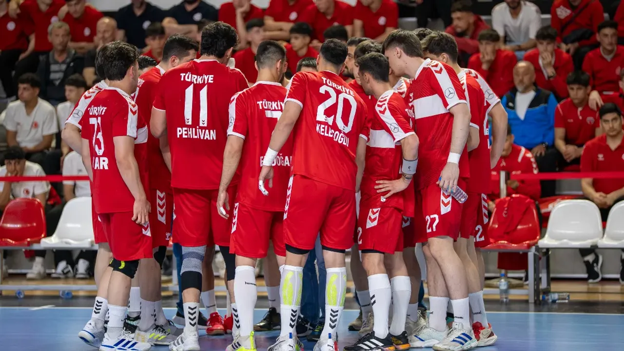 Hentbol Erkekler Dünya Şampiyonası Avrupa Elemelerinde Türkiye Güney Kıbrıs Rum Kesimi'ni 33-27 Mağlup Etti